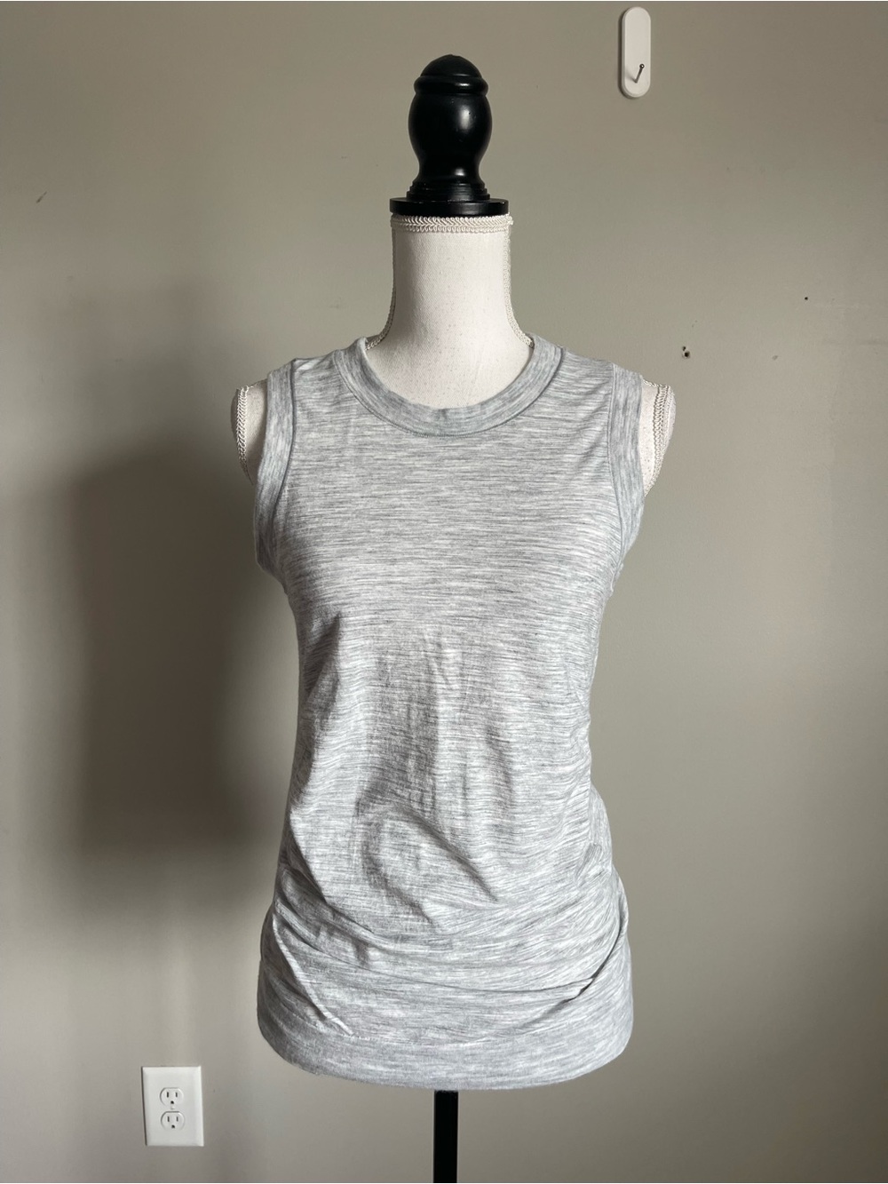 ATHLETA Heather Gray Foresthill Ascent Seamless Tank Sz M